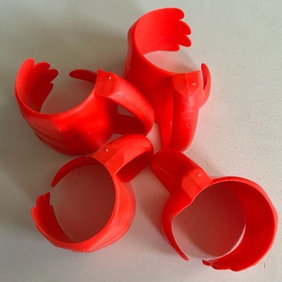Vintage Set of 4 Promo 7-Eleven Red Plastic
Monster Hand Drink Holders - Picture 4 of 6